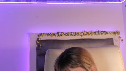 hellen__smith_ online show from July 27, 9:01 pm