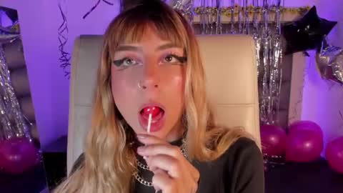 hellen__smith_ online show from July 16, 10:03 pm
