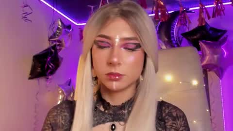 hellen__smith_ online show from July 15, 9:52 pm