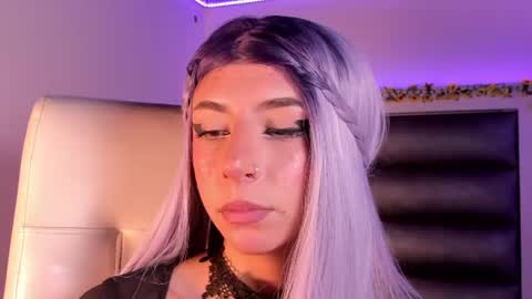 hellen__smith_ online show from July 1, 10:31 pm