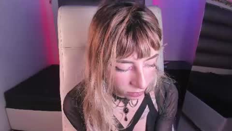 hellen__smith_ online show from June 12, 11:13 pm