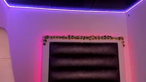 hellen__smith_ online show from June 27, 9:10 pm