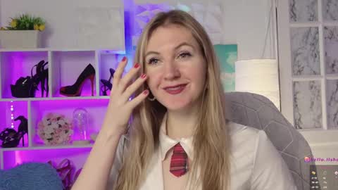 Snapshot of hello_lisha chatting on January 16, 8:11 am Alisia Monday to Friday from 10 am to 4 pm GMT 2 online show from January 16, 8:11 am