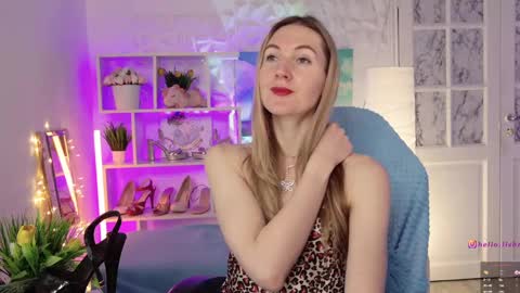 Snapshot of hello_lisha chatting on February 14, 9:13 am Alisia Monday to Friday from 10 am to 4 pm GMT 2 online show from February 14, 9:13 am