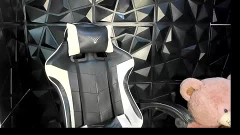 heluehorny13 online show from November 28, 6:38 am