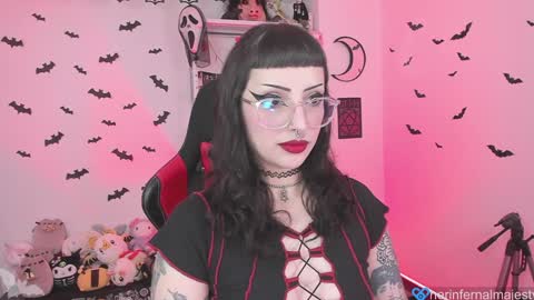 Snapshot of herinfernalmajesty chatting on December 14, 1:06 am  Marie  online show from December 14, 1:06 am