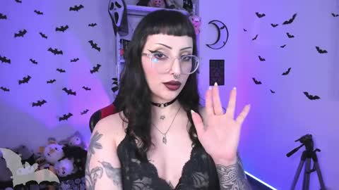 Snapshot of herinfernalmajesty chatting on February 11, 11:22 pm  Marie  online show from February 11, 11:22 pm