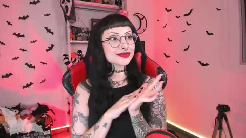 Snapshot of herinfernalmajesty chatting on September 26, 5:05 am  Marie  online show from September 26, 5:05 am