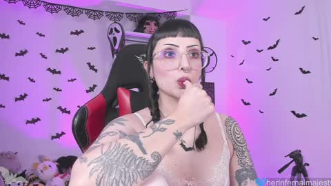 Snapshot of herinfernalmajesty chatting on January 30, 2:06 am  Marie  online show from January 30, 2:06 am