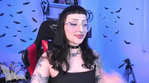 Snapshot of herinfernalmajesty chatting on February 9, 10:43 pm  Marie  online show from February 9, 10:43 pm