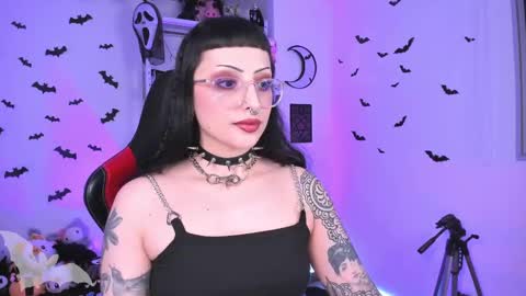 Snapshot of herinfernalmajesty chatting on March 10, 1:12 am  Marie  online show from March 10, 1:12 am
