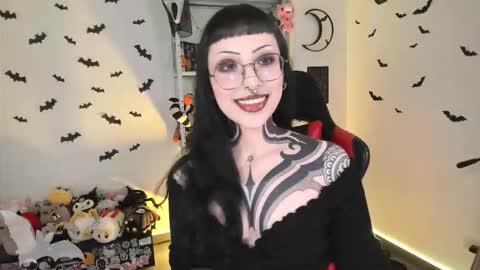 Snapshot of herinfernalmajesty chatting on October 15, 2:58 am  Marie  online show from October 15, 2:58 am