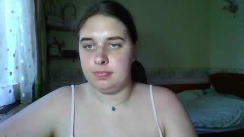 hess_luna_ online show from July 28, 12:48 pm