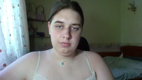 hess_luna_ online show from July 30, 9:10 am