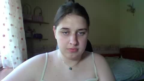 hess_luna_ online show from July 24, 9:07 am