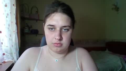 hess_luna_ online show from July 23, 9:06 am