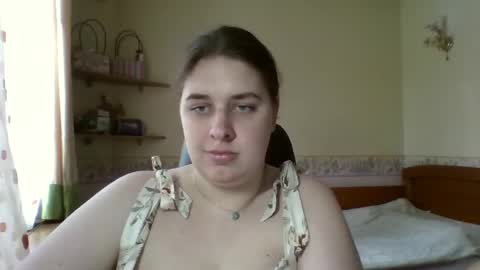 hess_luna_ online show from April 29, 9:12 am