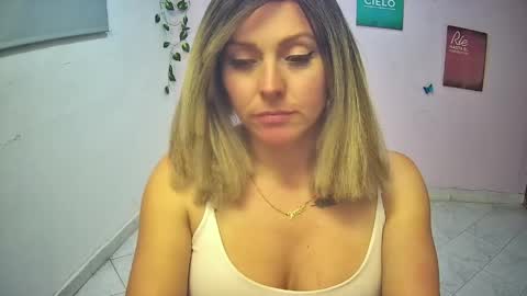 Hestesiaxx online show from May 4, 3:10 am