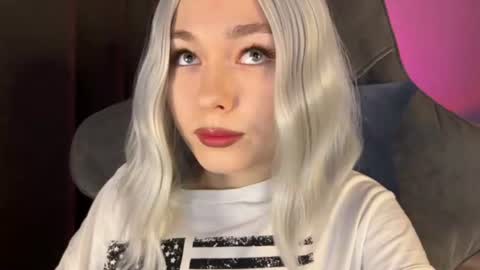  Nora  online show from June 25, 5:23 am