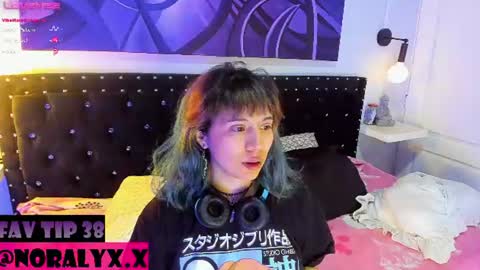 Noraly  online show from August 7, 4:19 am