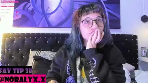 Noraly  online show from July 7, 4:04 am