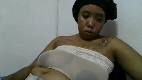Snapshot of hheritinaa chatting on October 16, 12:08 pm hheritinaa online show from October 16, 12:08 pm