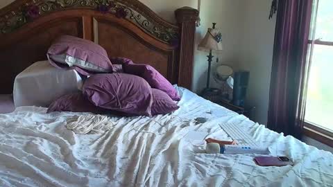 Snapshot of hidden_gold_milf chatting on September 22, 7:01 pm hidden_gold_milf online show from September 22, 7:01 pm