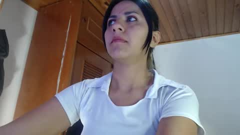 Snapshot of hilari18 chatting on October 2, 12:59 am hilaril18 online show from October 2, 12:59 am