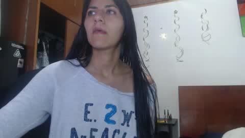 Snapshot of hilari18 chatting on December 26, 9:44 am hilaril18 online show from December 26, 9:44 am