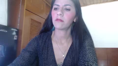 Snapshot of hilari18 chatting on February 10, 1:24 am hilaril18 online show from February 10, 1:24 am