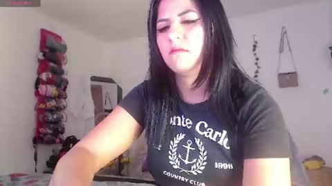 hilaril18 online show from June 22, 5:21 pm