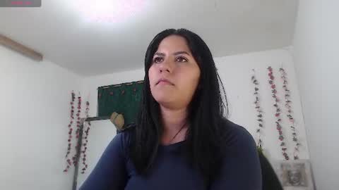 hilaril18 online show from July 16, 12:15 am