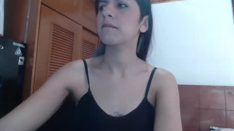 Snapshot of hilari18 chatting on January 18, 1:40 pm hilaril18 online show from January 18, 1:40 pm