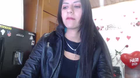Snapshot of hilari18 chatting on February 15, 2:15 am hilaril18 online show from February 15, 2:15 am