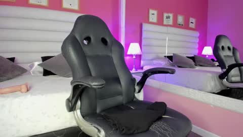 hilary_tailor online show from September 9, 3:23 pm