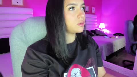 hilary_tailor online show from September 25, 11:31 am