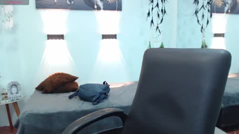 Snapshot of hilaryclowerx chatting on January 18, 2:14 am H I L A R Y online show from January 18, 2:14 am