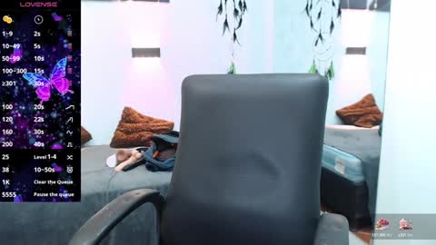 Snapshot of hilaryclowerx chatting on January 24, 3:11 am H I L A R Y online show from January 24, 3:11 am