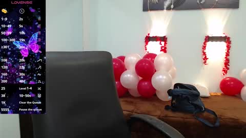 Snapshot of hilaryclowerx chatting on February 12, 3:07 am H I L A R Y online show from February 12, 3:07 am