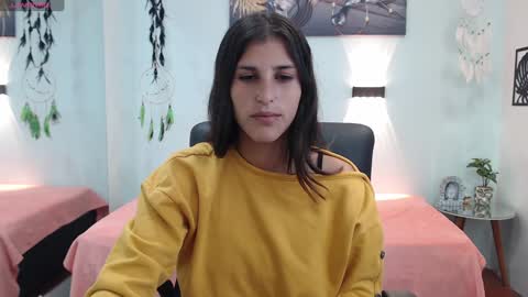 Snapshot of hilaryclowerx chatting on January 29, 3:22 am H I L A R Y online show from January 29, 3:22 am
