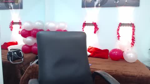 Snapshot of hilaryclowerx chatting on February 11, 2:46 am H I L A R Y online show from February 11, 2:46 am