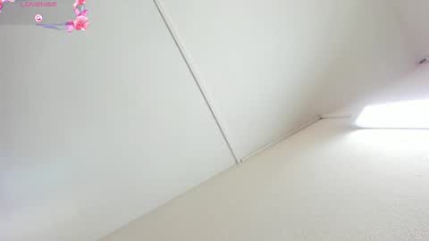 Hilary Thomsom online show from March 17, 12:20 pm