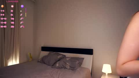 Snapshot of hip_hop_baby chatting on February 10, 7:17 pm Leya Day Mary Night PvT Open online show from February 10, 7:17 pm