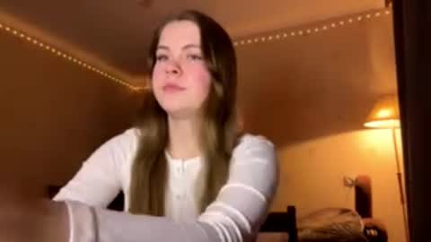 I am Amy ntmu Lets hit 10 Thumbs Up together online show from March 6, 3:07 pm