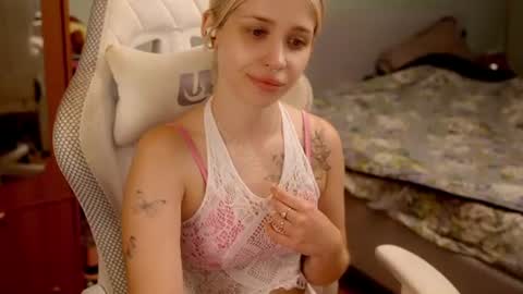 Holly online show from August 3, 5:18 pm