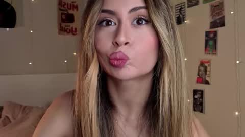 Moni Monica online show from October 18, 8:39 am