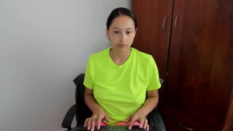 holly... online show from November 30, 8:35 pm