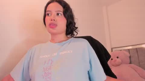 holly_16 online show from April 30, 9:08 pm
