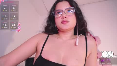 holly_16 online show from December 4, 11:57 pm