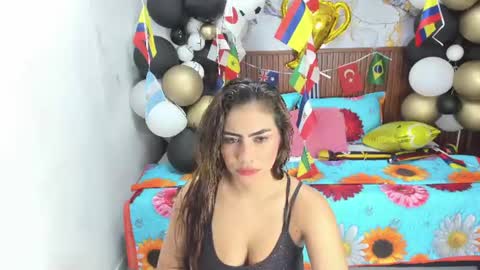 Holly 22 online show from July 3, 11:05 am